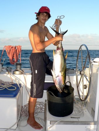 2- Apres le depart on peche un thon de 11kg 